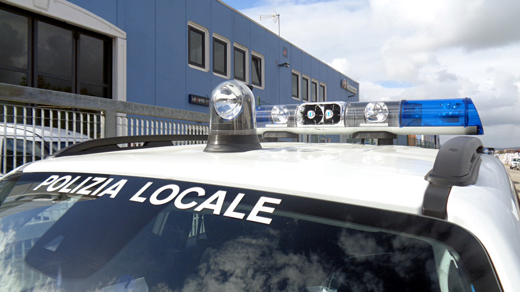 Sirene e lampeggianti polizia locale